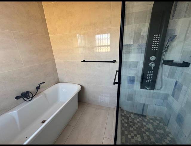 4 BEDROOM HOUSE FOR SALE IN AERORAND